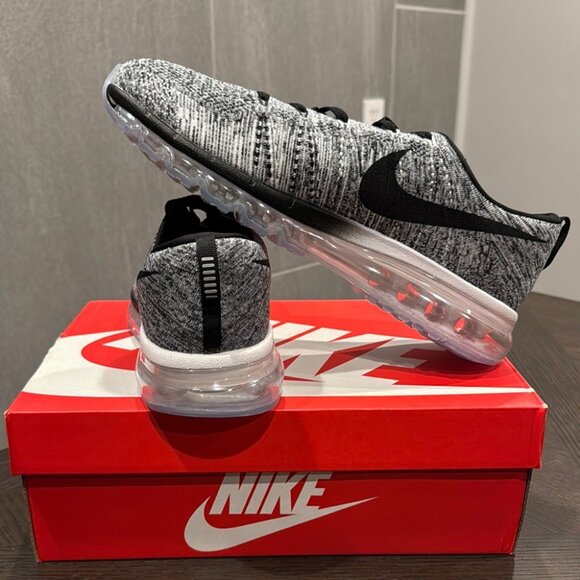 Men’s Nike Flyknit Max - Picture 2 of 4